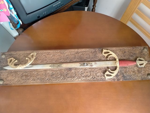 Espada decorativa medieval