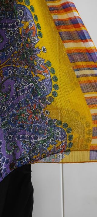 Blusón estampado amarillo y morado