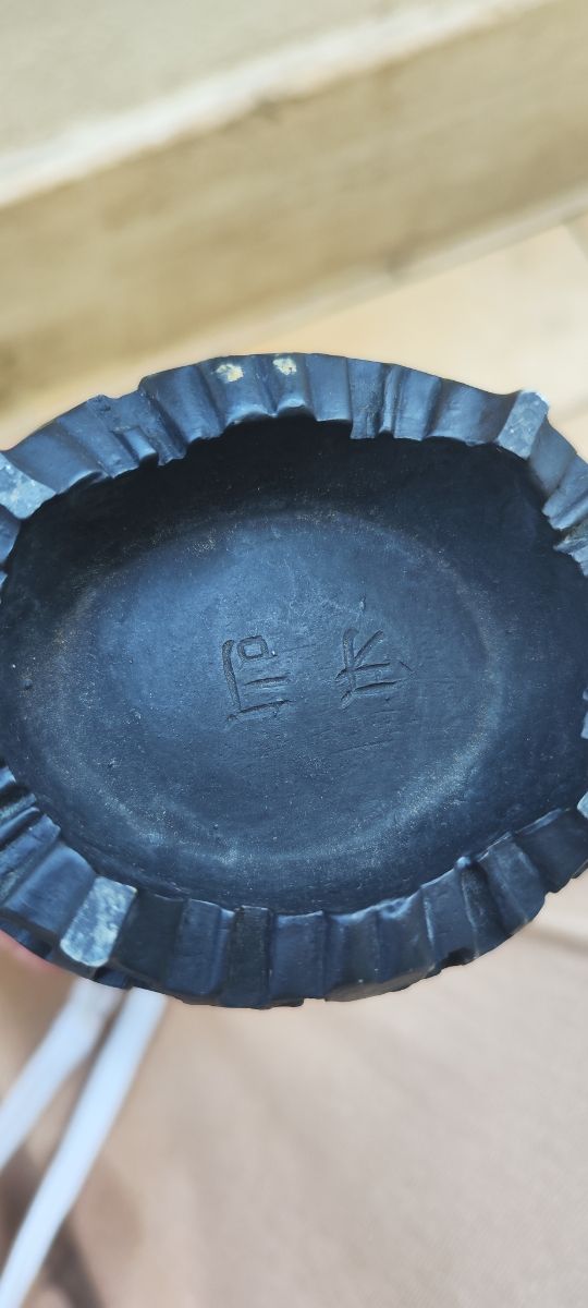 Vaso orientale in avoriolina.