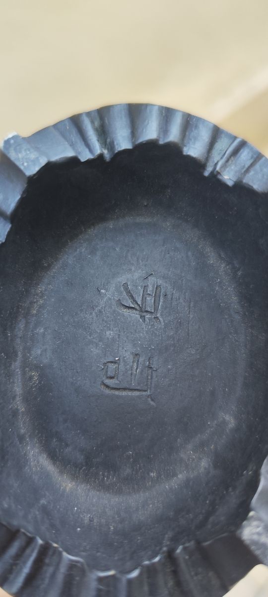 Vaso orientale in avoriolina.