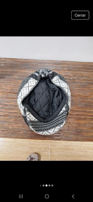 Gorra negra y blanca
