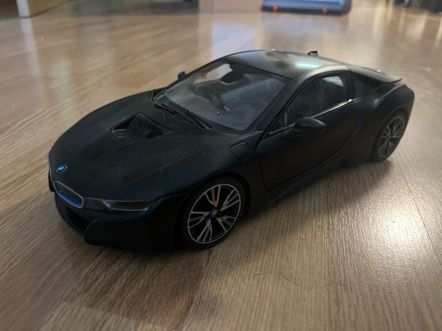 BMW i8 - Coche escala