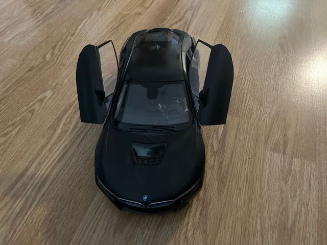 BMW i8 - Coche escala