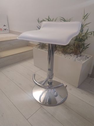 Sgabello bar bianco e argento