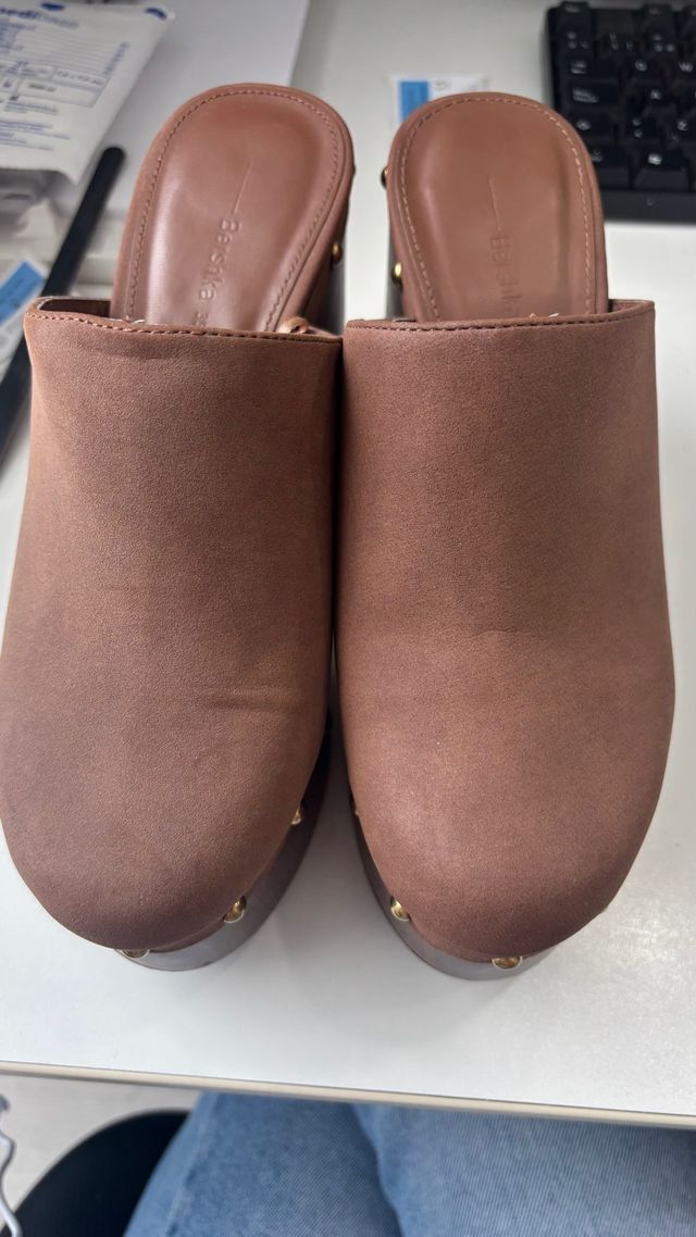 Zuecos plataforma marrón