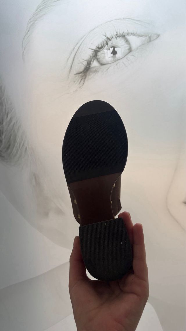 Zuecos plataforma marrón