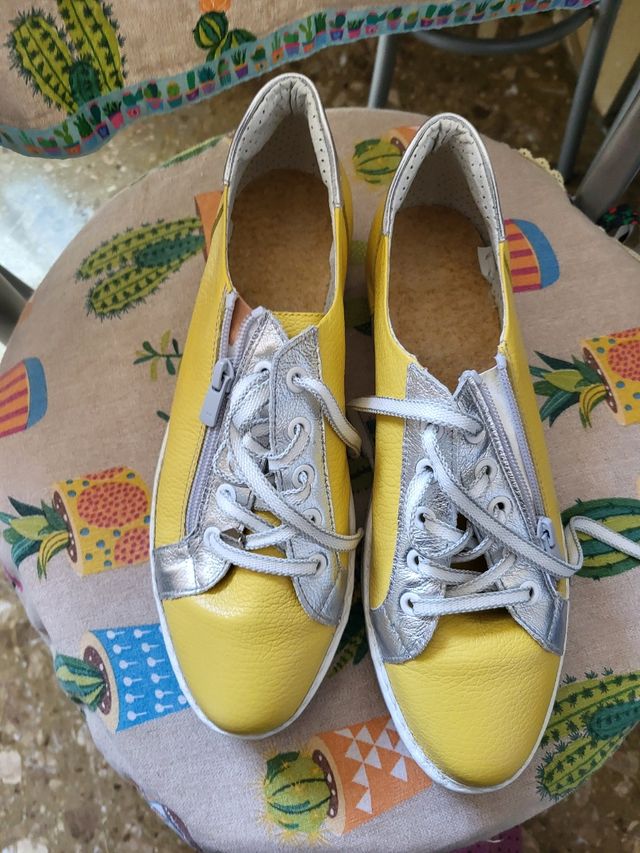 Zapatos José Saenz amarillas y plata,cómodos,a est