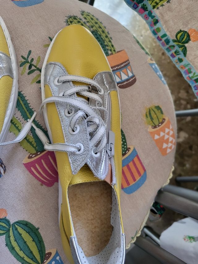 Zapatos José Saenz amarillas y plata,cómodos,a est