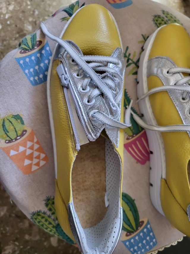 Zapatos José Saenz amarillas y plata,cómodos,a est
