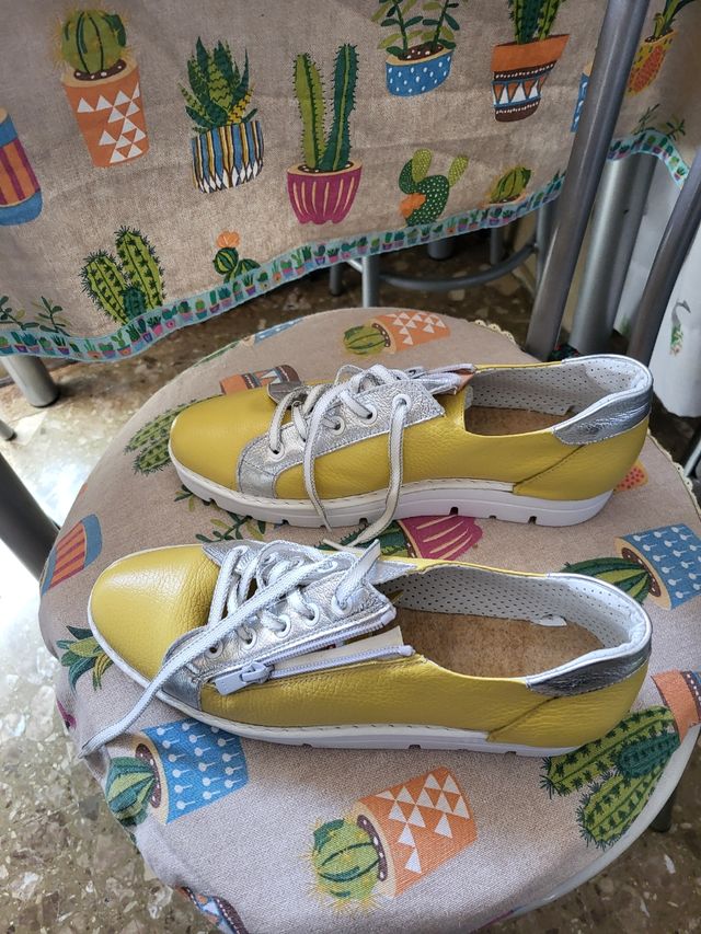 Zapatos José Saenz amarillas y plata,cómodos,a est