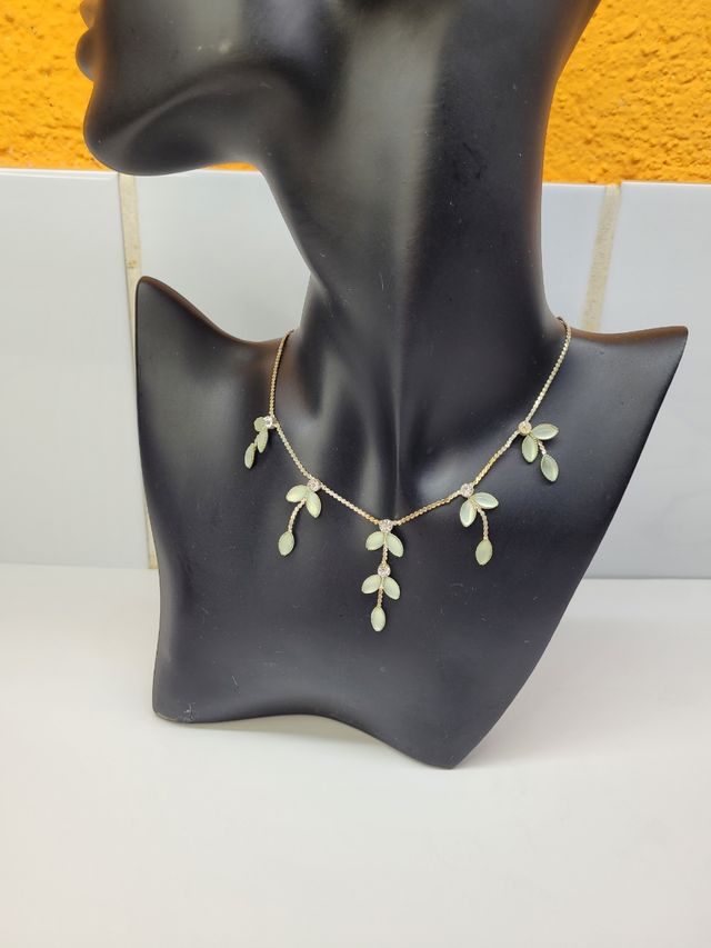 Collier silver con hojas verdes