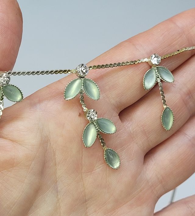 Collier silver con hojas verdes