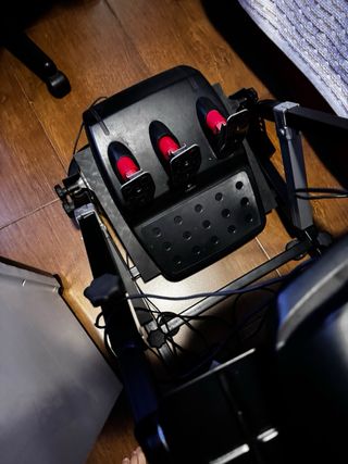 Soporte Logitech G27: Volante y Pedales