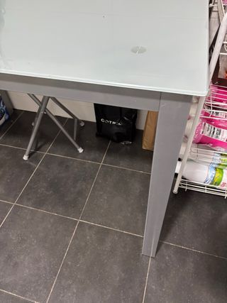 Mesa cristal gris moderna