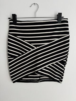 Minifalda rayada blanco-negro