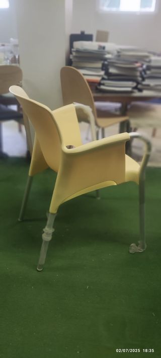 Sillón beige exterior metal y plástico