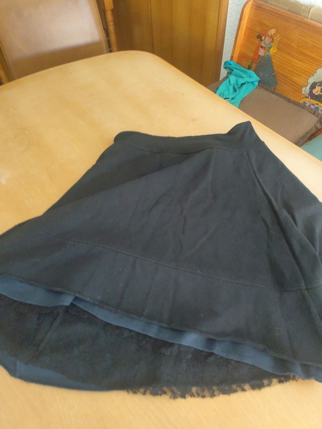 Falda negra y blanca estampada