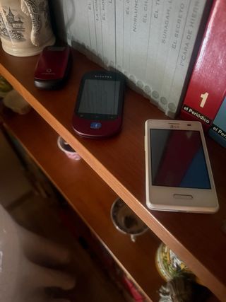 Teléfonos móviles antiguos Nokia y Motorola