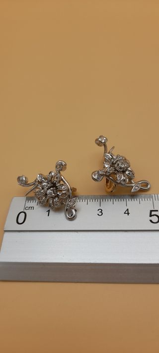 Pendientes de  oro 18kt con brillantes. 
