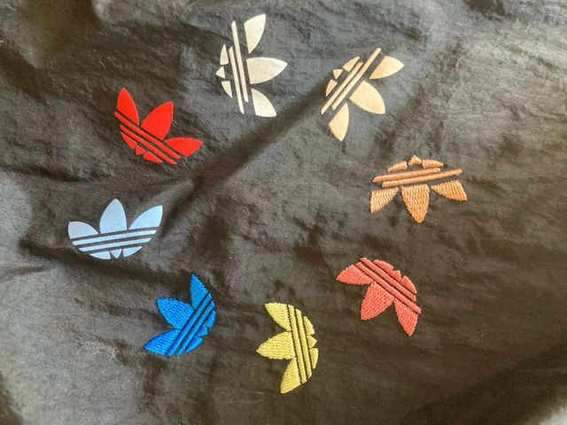 Chaqueta Adidas negra cortavientos