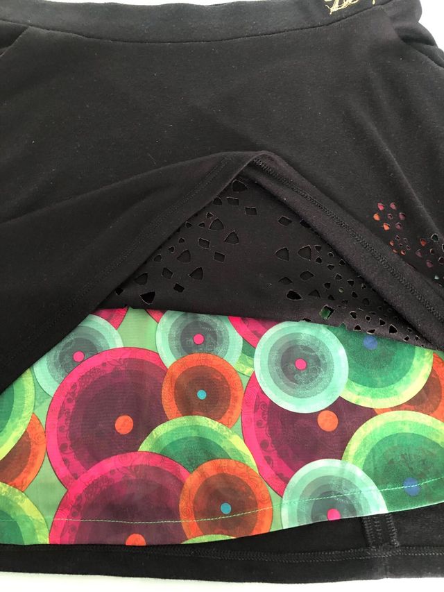 Falda Desigual negra- multicolor