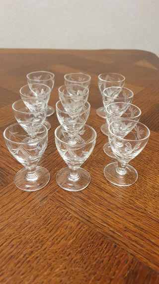 Bicchierini in vetro inciso