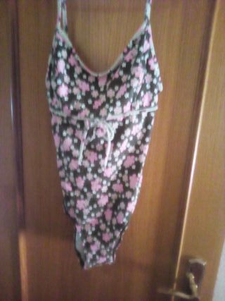 Bañador de flores.