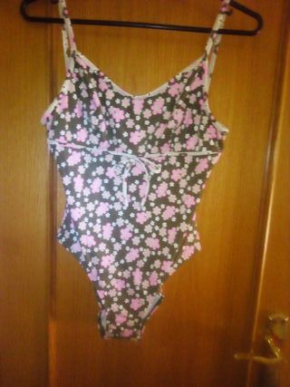 Bañador de flores.
