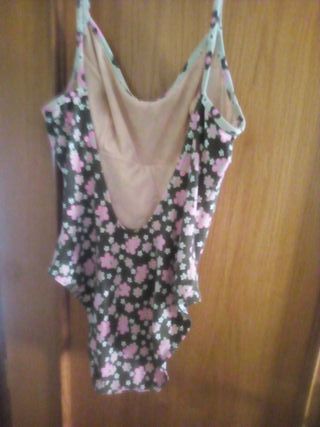 Bañador de flores.