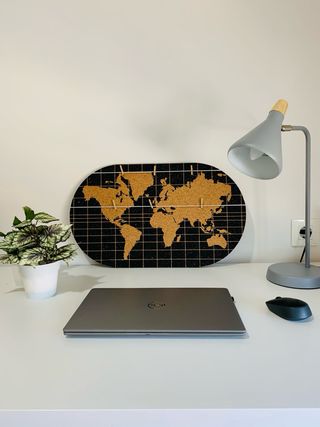 Lámpara de escritorio gris metal madera