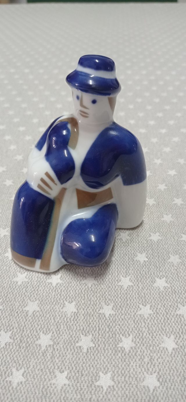 Figura Sargadelos Mujer Sentada