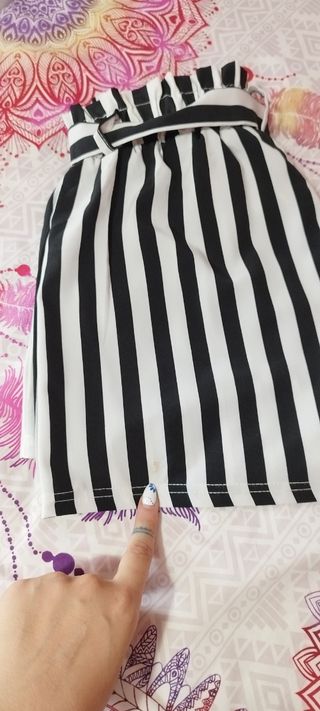 Shorts rayas blancas y negras