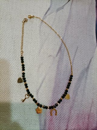 Collana ciondoli colore oro, perline nere in agata