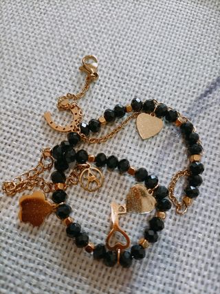 Collana ciondoli colore oro, perline nere in agata