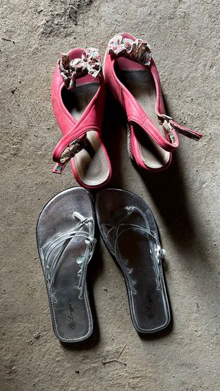 Sandalias rosa y plata: cuñas y chanclas