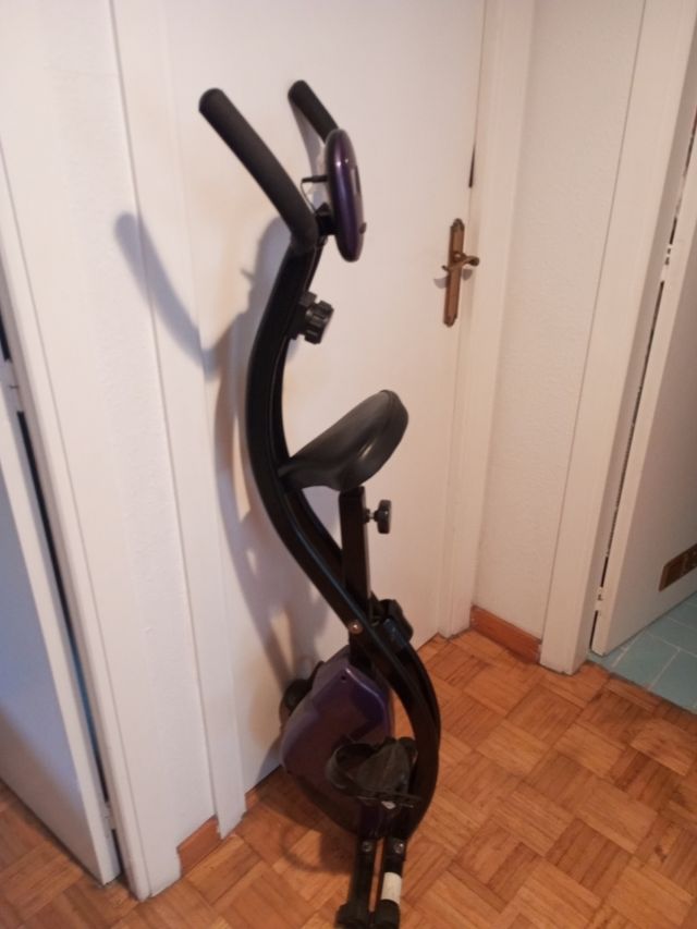 Bicicleta estática plegable