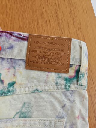 Shorts Levis Mom multicolor talla 28 US