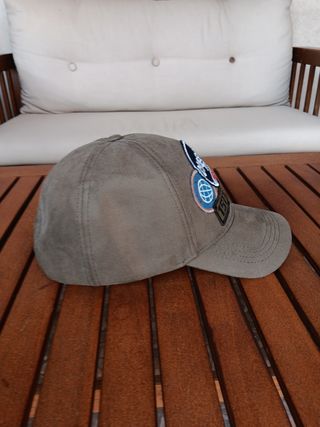 Gorra Zara verde caqui