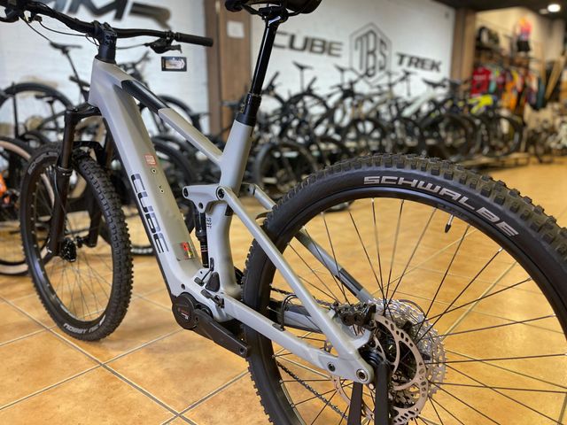 CUBE STEREO HYBRID 140 HPC PRO XL