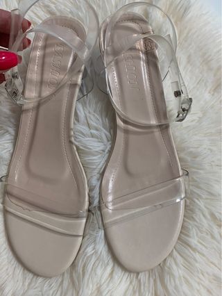 Sandalias beige tacón bajo talla 37