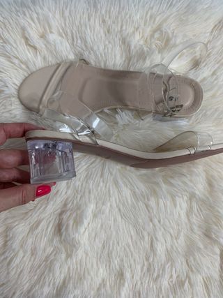 Sandalias beige tacón bajo talla 37