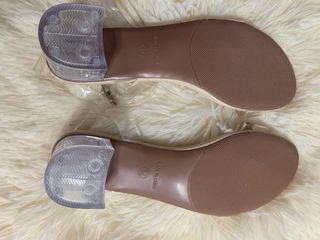 Sandalias beige tacón bajo talla 37