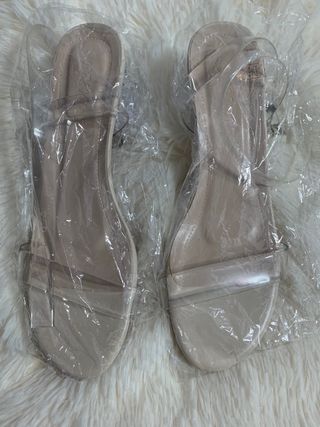 Sandalias beige tacón bajo talla 37