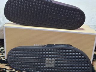Sandalias Michael Kors negras brillantes