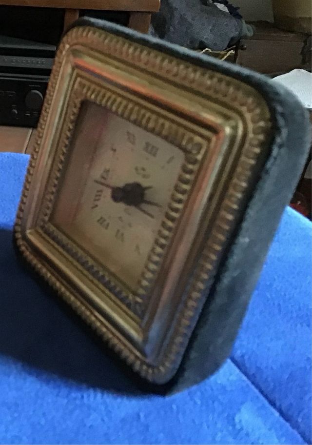 Orologio da Tavolo/comodino con funzione svegli