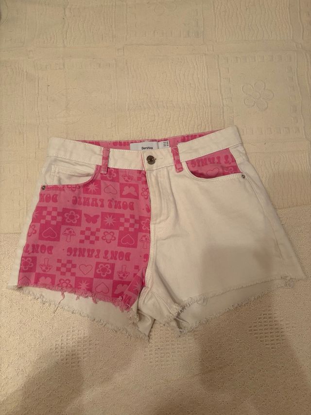 Shorts Bershka rosa y blanco