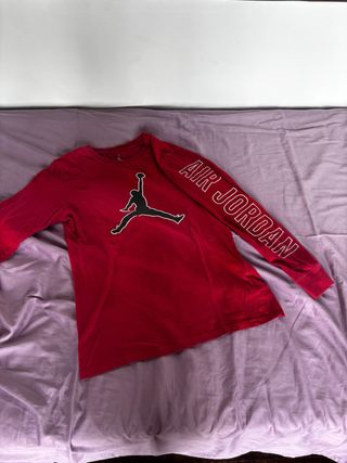 Camiseta Jordan manga larga roja
Talla L de niños