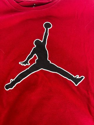 Camiseta Jordan manga larga roja
Talla L de niños