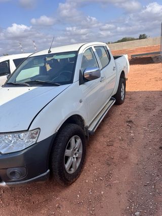 Mitsubishi L 200 2011