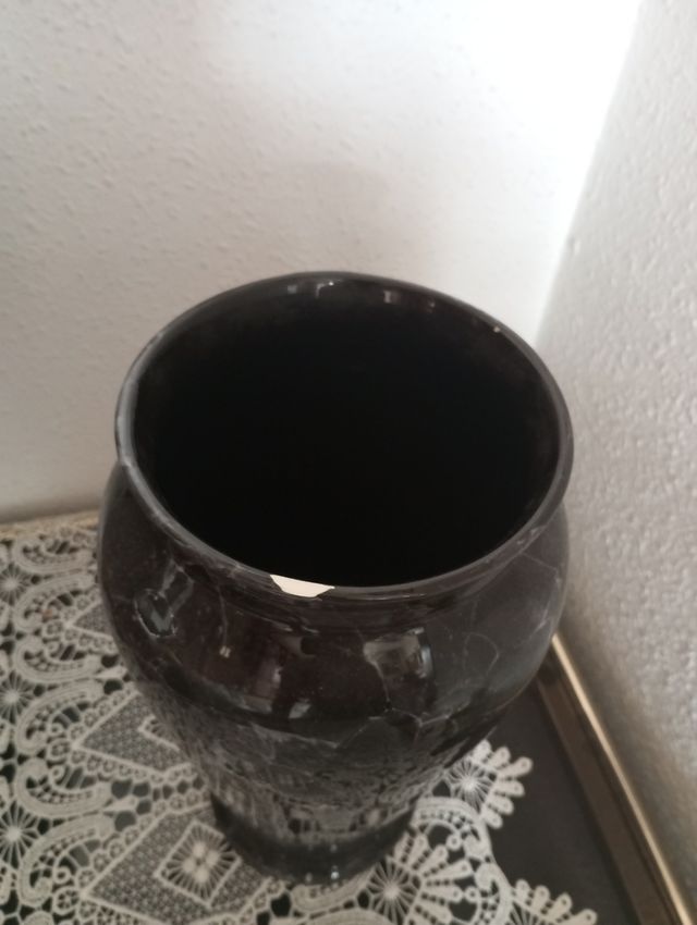 Jarrón negro estilo mármol